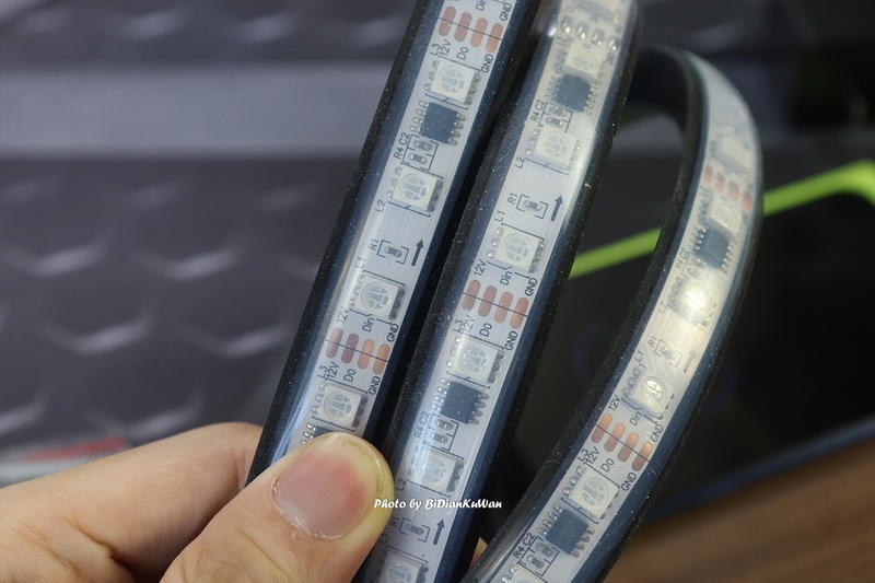 如何压缩成本，解决桌后墙面RGB布光难题？说说我的方案