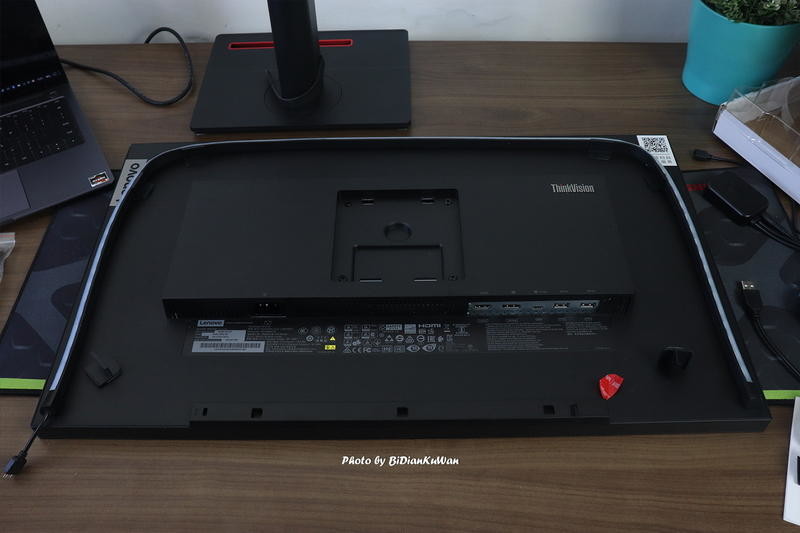 如何压缩成本，解决桌后墙面RGB布光难题？说说我的方案