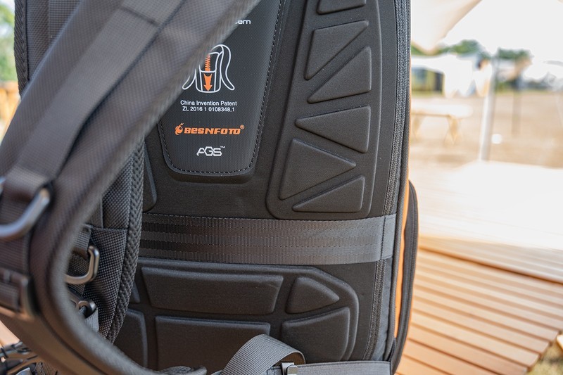 两机三镜笔记本背起就走，入手佰信双肩减重摄影包，三优点三嘈点