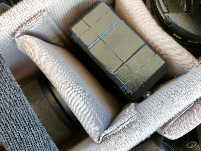 两机三镜笔记本背起就走，入手佰信双肩减重摄影包，三优点三嘈点