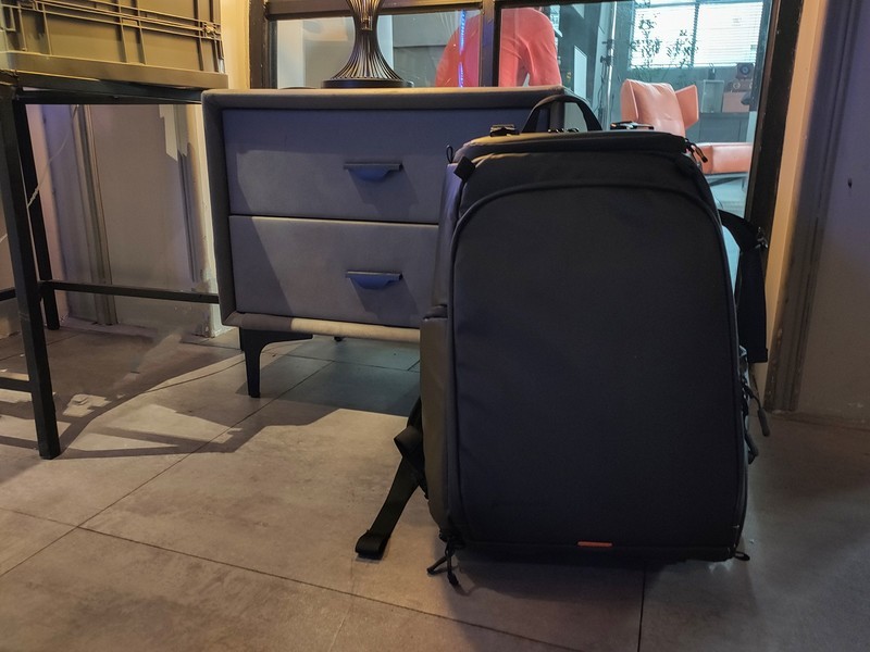 两机三镜笔记本背起就走，入手佰信双肩减重摄影包，三优点三嘈点