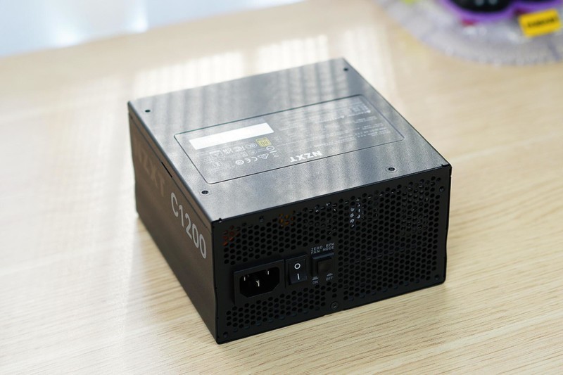 配置豪华、用料扎实，恩杰NZXT C1200 GOLD电源拆解评测