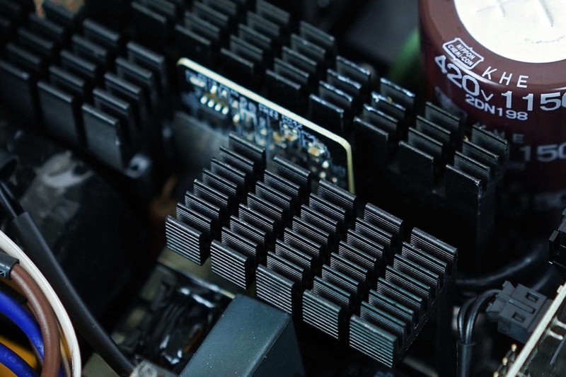 配置豪华、用料扎实，恩杰NZXT C1200 GOLD电源拆解评测