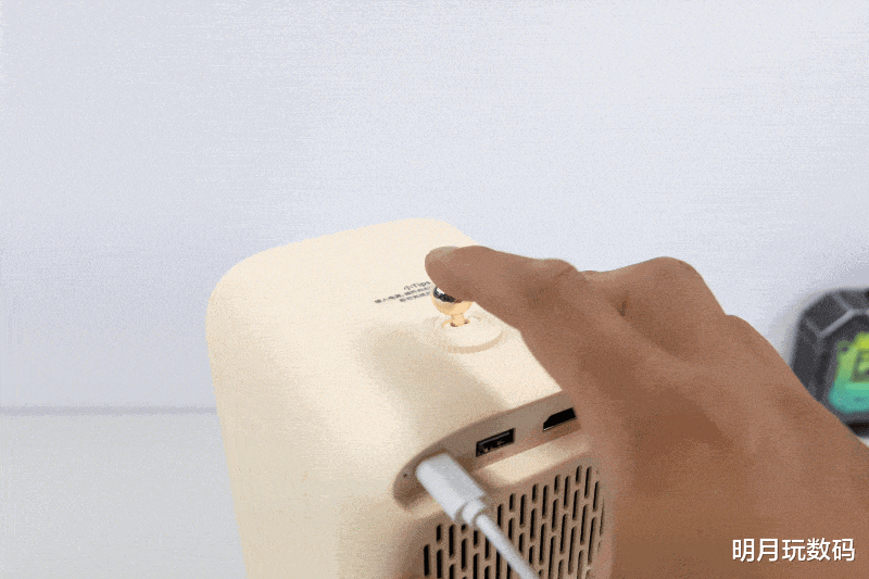 哈趣H2上手一周后的真实感受：白天也能看的千元投影