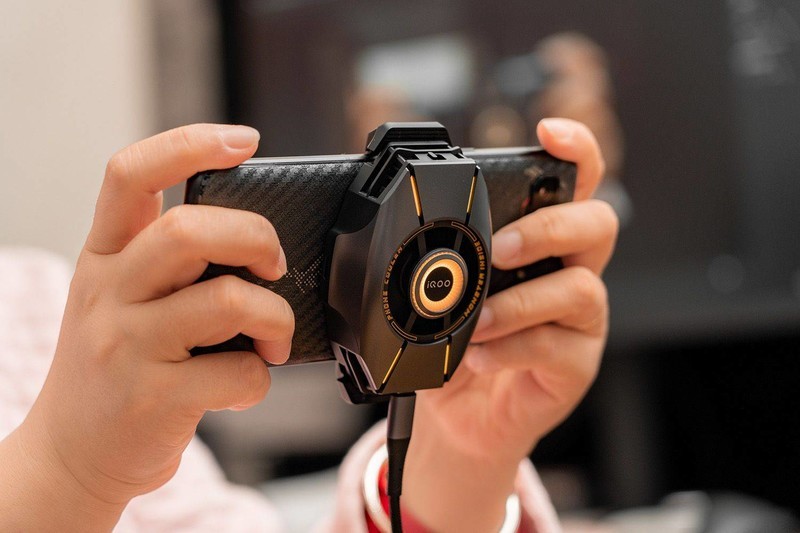 真的可以结冰！凝结效果肉眼可见，iQOO散热背夹2 Pro评测