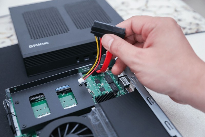 两千元i9你敢信？入手极摩客M4迷你主机，跑分100多万，散热真强