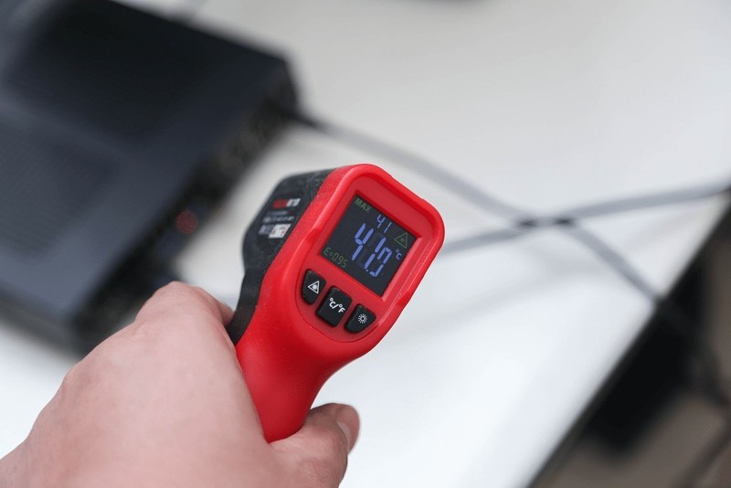 两千元i9你敢信？入手极摩客M4迷你主机，跑分100多万，散热真强