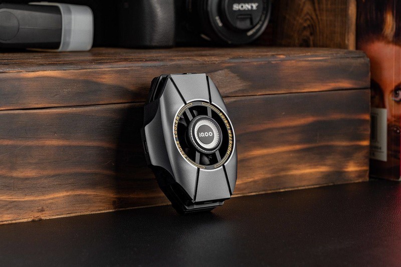 真的可以结冰！凝结效果肉眼可见，iQOO散热背夹2 Pro评测