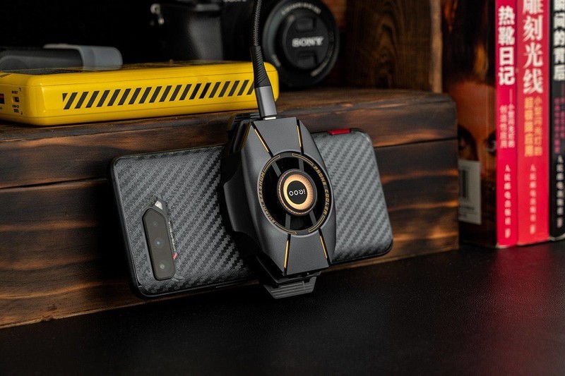 真的可以结冰！凝结效果肉眼可见，iQOO散热背夹2 Pro评测