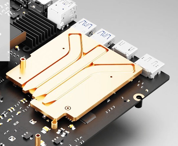 两千元i9你敢信？入手极摩客M4迷你主机，跑分100多万，散热真强