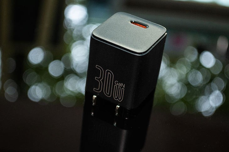 倍思氮化镓30W充电器：替代原装手机充电器的好选择