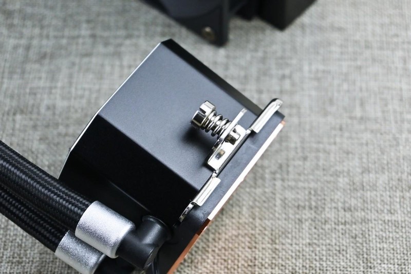 利民FrozenPrism240冰封棱镜水冷散热器试玩：当风冷扣具遇上水冷