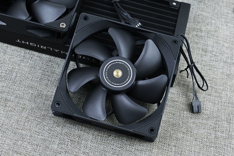 利民FrozenPrism240冰封棱镜水冷散热器试玩：当风冷扣具遇上水冷
