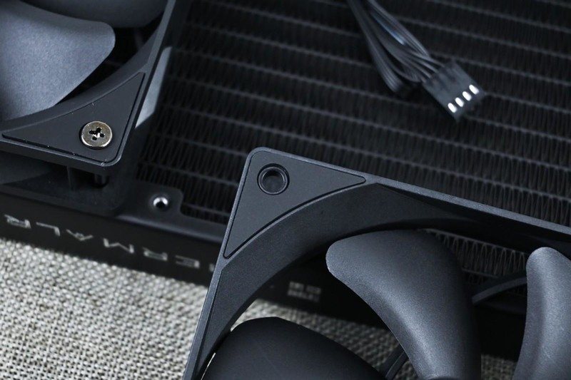 利民FrozenPrism240冰封棱镜水冷散热器试玩：当风冷扣具遇上水冷