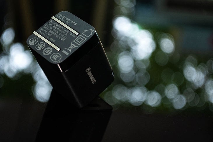 倍思氮化镓30W充电器：替代原装手机充电器的好选择