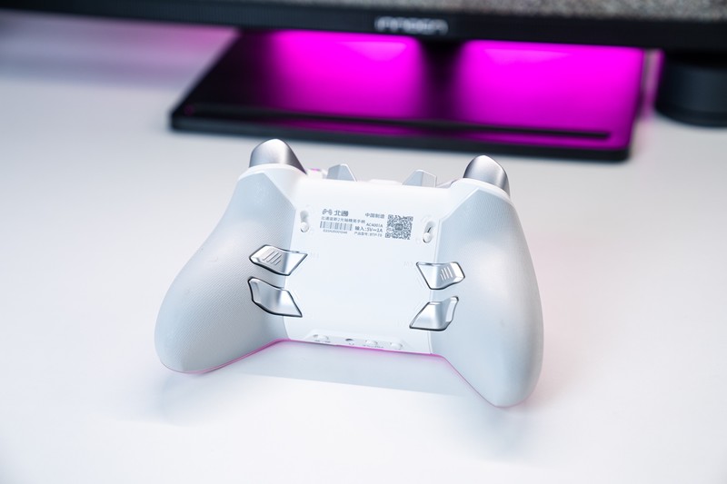 让人爱不释手的游戏手柄，北通宙斯2光轴精英手柄体验