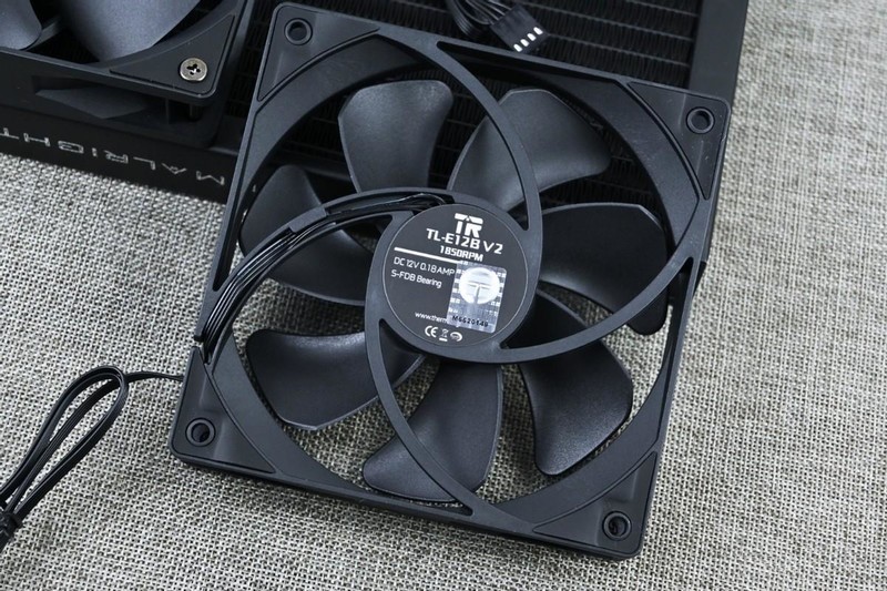 利民FrozenPrism240冰封棱镜水冷散热器试玩：当风冷扣具遇上水冷