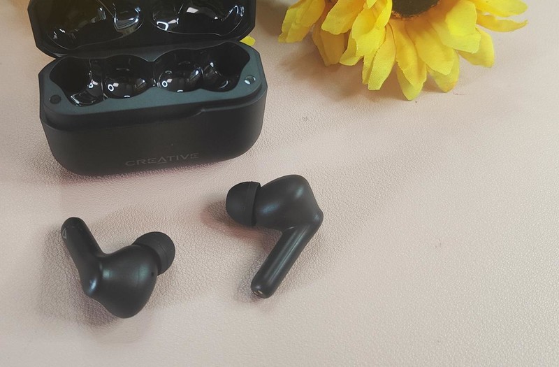 定位亲民、主动降噪、无线充电、创新Zen Air2真无线耳机