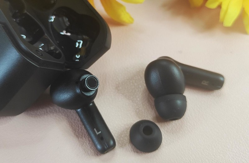 定位亲民、主动降噪、无线充电、创新Zen Air2真无线耳机