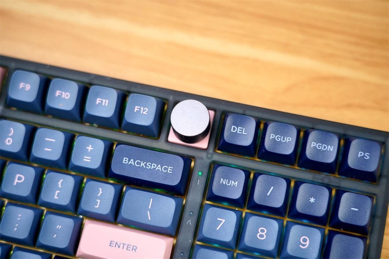 硬盘内卷，键盘也内卷，小呆虫GK980三模键盘低价高能，为你所用