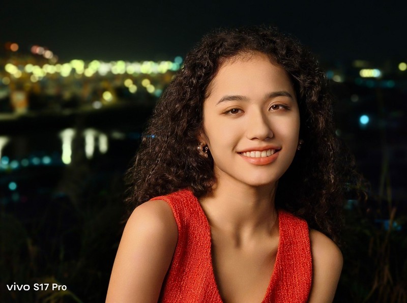 夜幕下的绝美瞬间，vivo S17 Pro演绎人像摄影奇迹