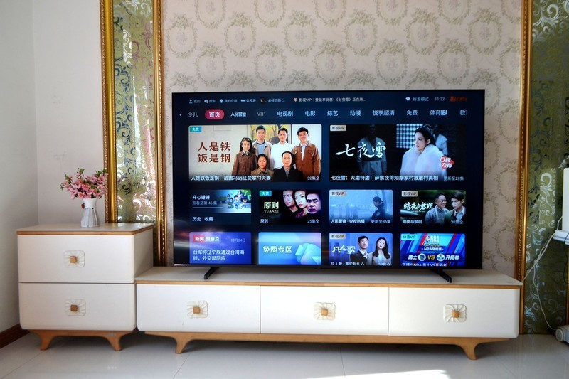 画质炸裂！凭什么能干翻高端OLED电视？海信E7N测评体验