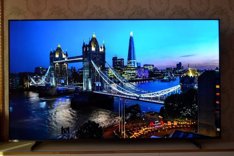 画质炸裂！凭什么能干翻高端OLED电视？海信E7N测评体验