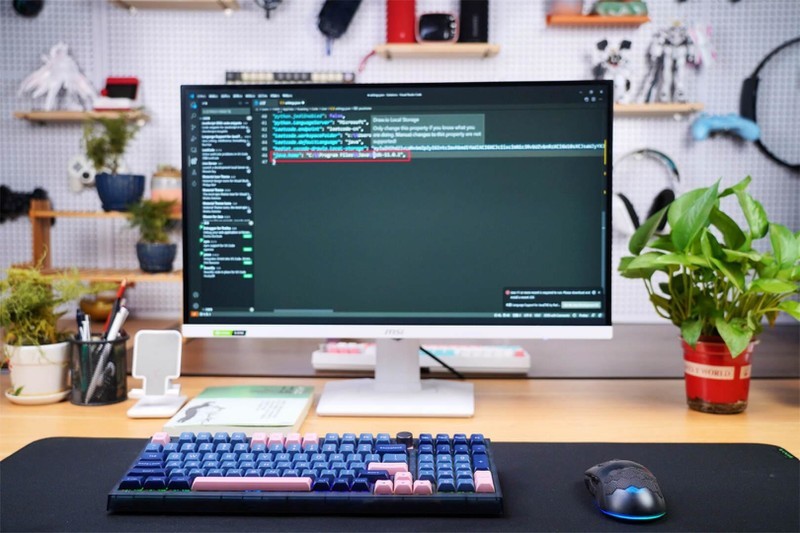 硬盘内卷，键盘也内卷，小呆虫GK980三模键盘低价高能，为你所用