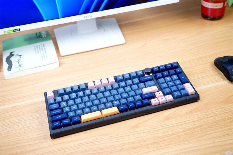 硬盘内卷，键盘也内卷，小呆虫GK980三模键盘低价高能，为你所用