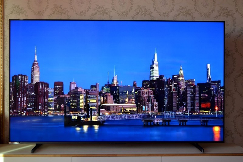 画质炸裂！凭什么能干翻高端OLED电视？海信E7N测评体验