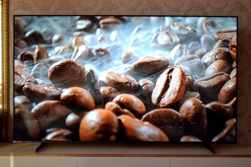 画质炸裂！凭什么能干翻高端OLED电视？海信E7N测评体验