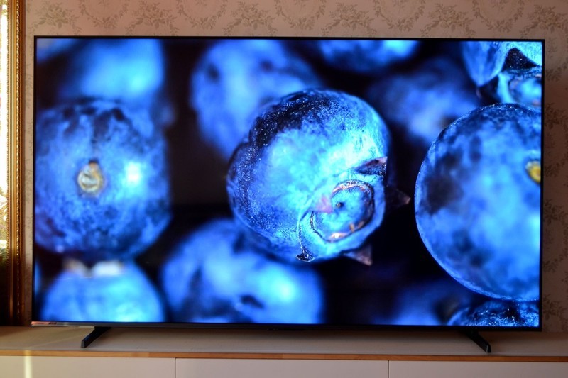 画质炸裂！凭什么能干翻高端OLED电视？海信E7N测评体验