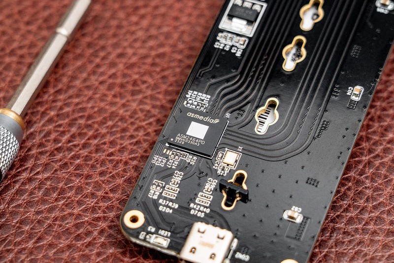 ASM2464PD主控威力如斯，实测传输速度2.5GB/s，ORICO真USB4移动硬盘评测