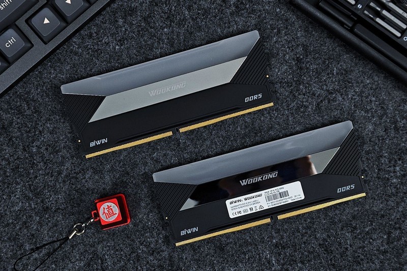 出道即巅峰，佰维 WOOKONG DX100 32GB 6800MHz DDR5内存条体验