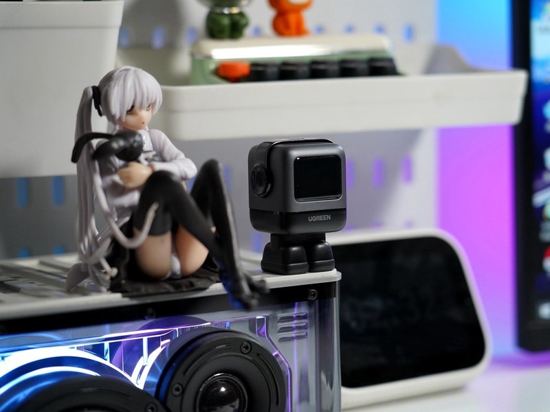 iPhone 14 Pro Max用绿联30W机器人充电，安全高效还能当桌搭摆件