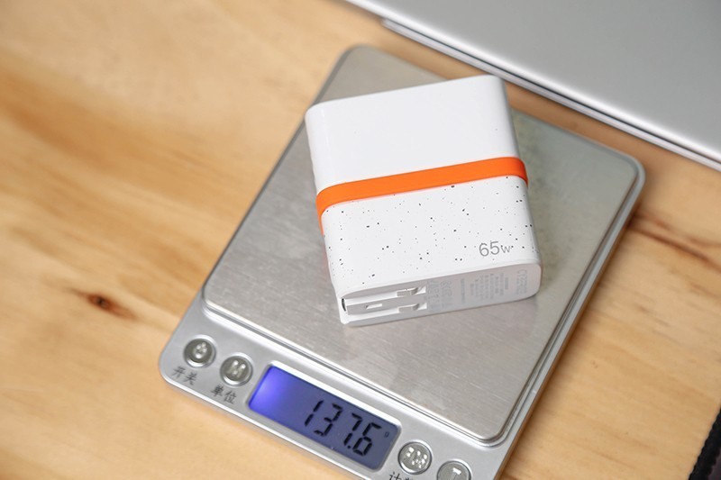 小巧多用的Cyberize玲珑坞 让你秒变办公多面手