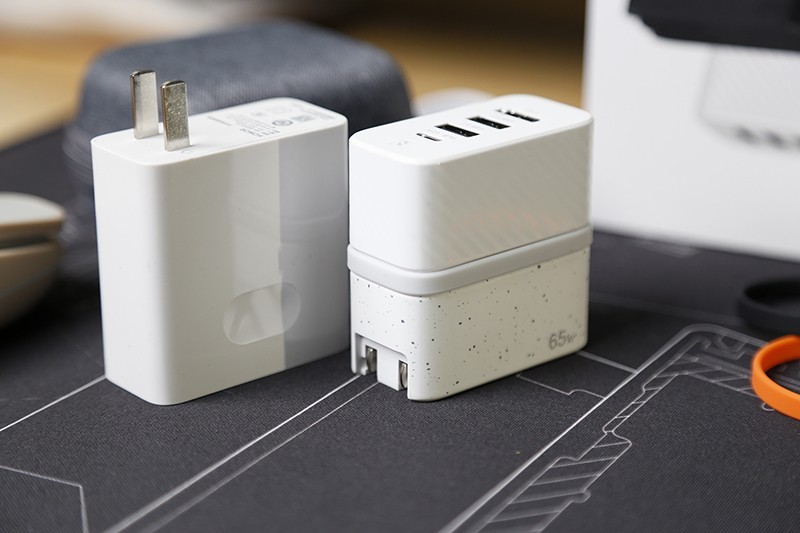 小巧多用的Cyberize玲珑坞 让你秒变办公多面手