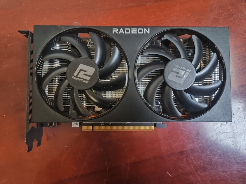 冒个泡泡，6600xt装到5600g上过节，灰尘多！