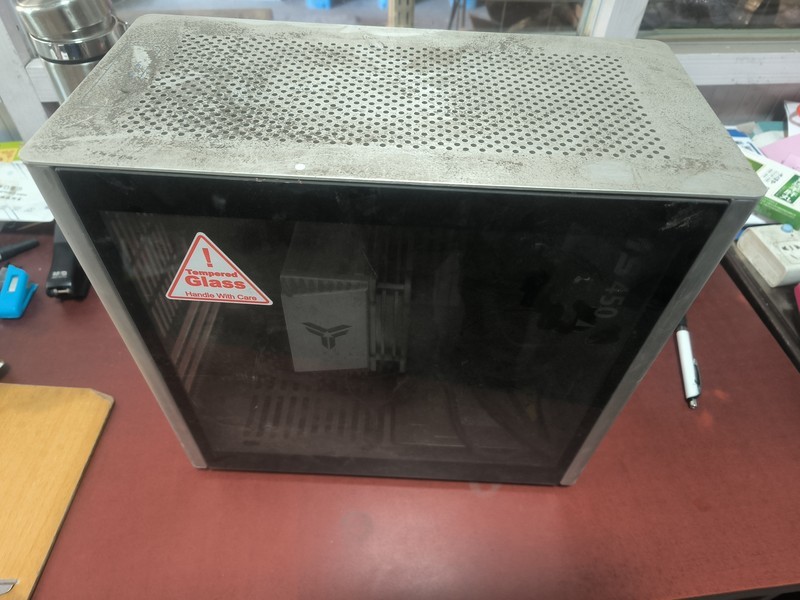 冒个泡泡，6600xt装到5600g上过节，灰尘多！