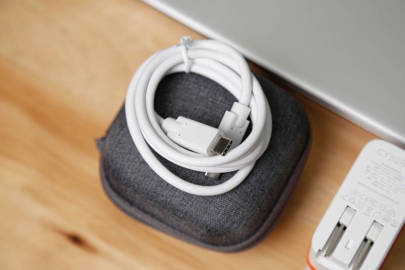 小巧多用的Cyberize玲珑坞 让你秒变办公多面手