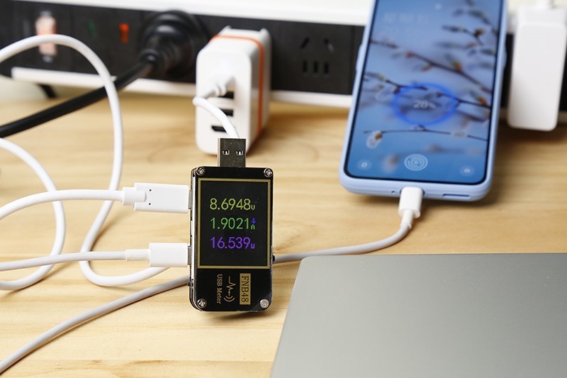 小巧多用的Cyberize玲珑坞 让你秒变办公多面手