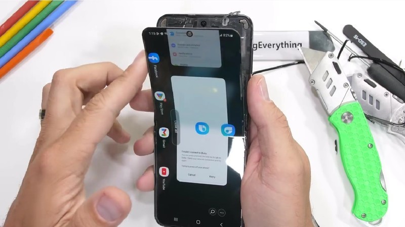 经历暴力测试后，星空体育平台 Galaxy Z Flip4 折叠屏手机被拆解
