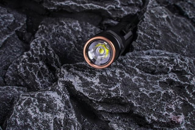 小巧便携，功能全面。FENIX E35R值得冲一波