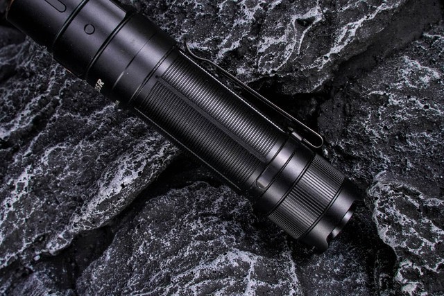 小巧便携，功能全面。FENIX E35R值得冲一波