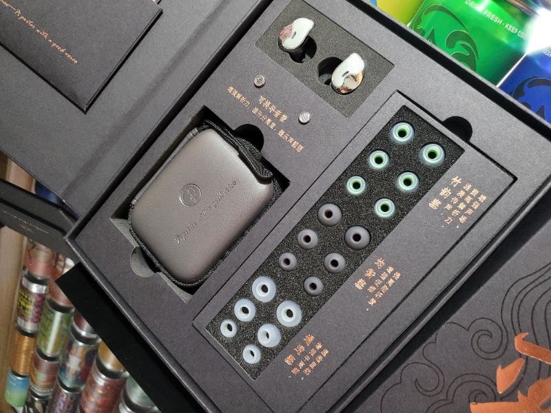 尝鲜中国风设计高保真HIFI动圈耳机，竹林鸟青鸾Z4