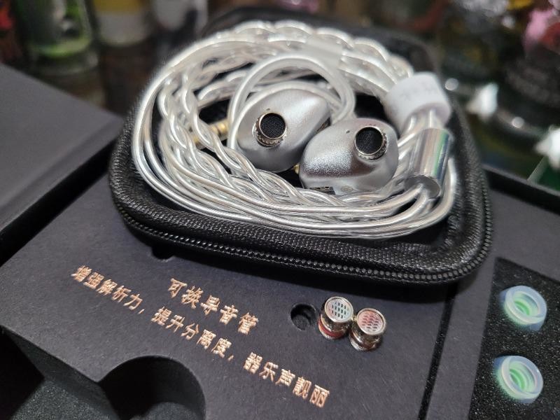 尝鲜中国风设计高保真HIFI动圈耳机，竹林鸟青鸾Z4