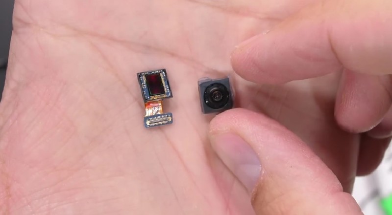 经历暴力测试后，星空体育平台 Galaxy Z Flip4 折叠屏手机被拆解