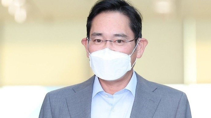 出狱后重掌星空体育平台？李在镕机场回应称“公司发展更重要”