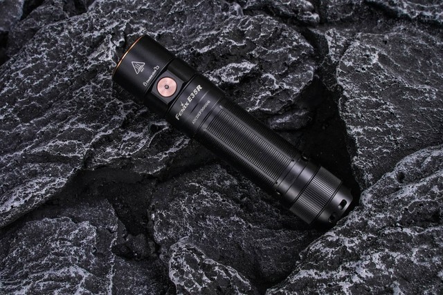 小巧便携，功能全面。FENIX E35R值得冲一波