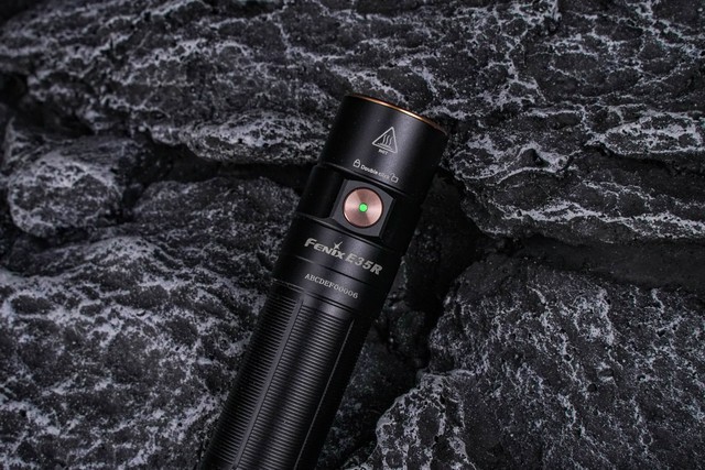 小巧便携，功能全面。FENIX E35R值得冲一波